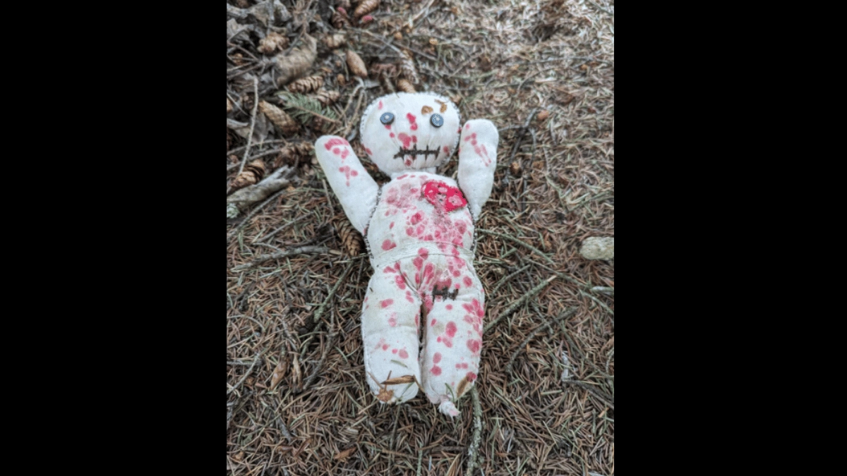 hiker-couple-finds-voodoo-doll-on-mountain-internet-cautions-duo-against-touching-it